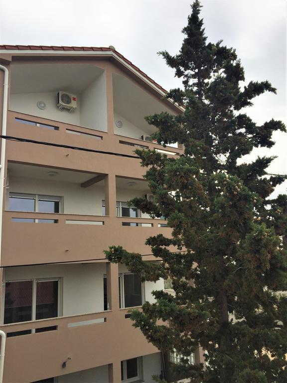 Apartmani Orhideja Rab Town Eksteriør bilde